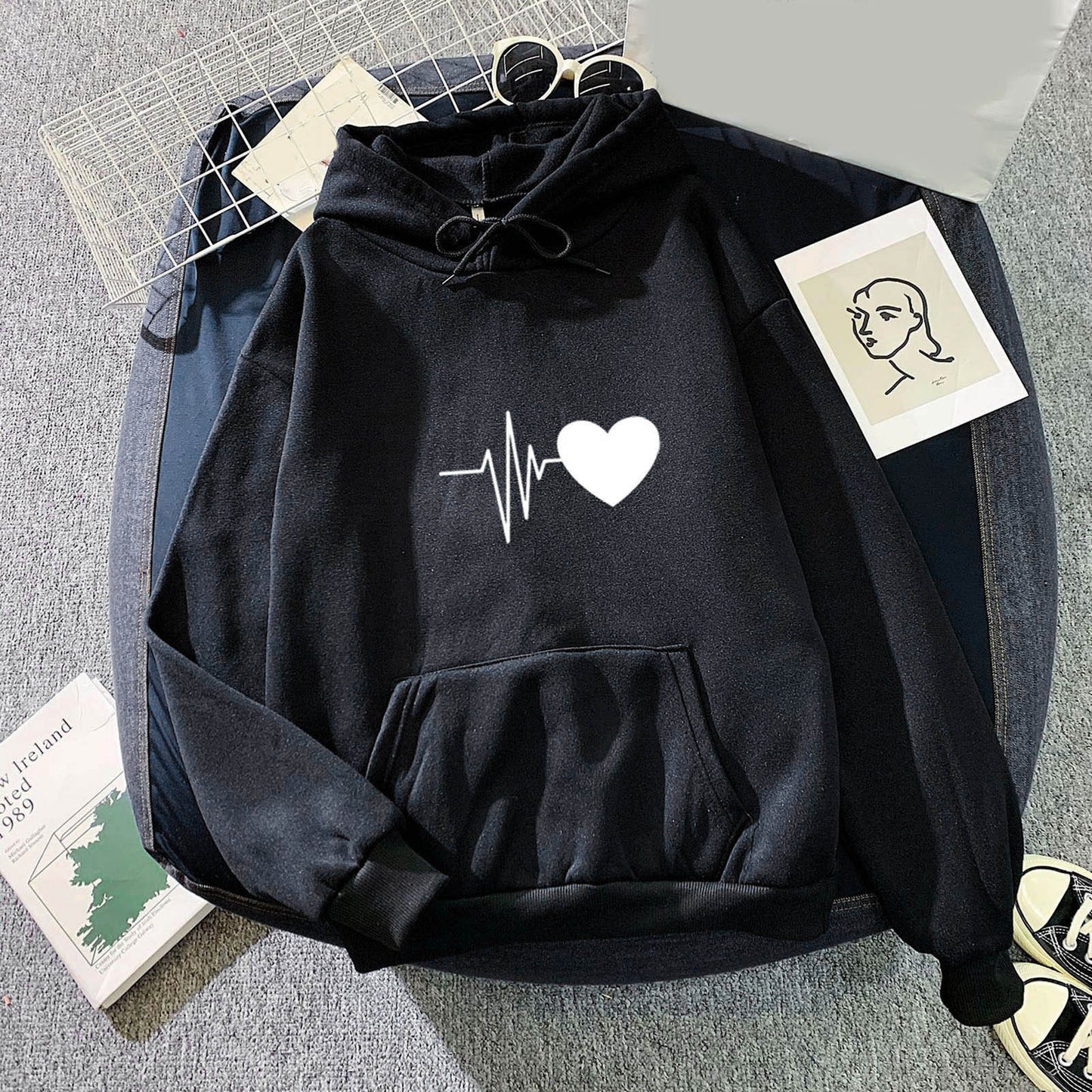 HOODED PULLOVER SWEATSHIRT